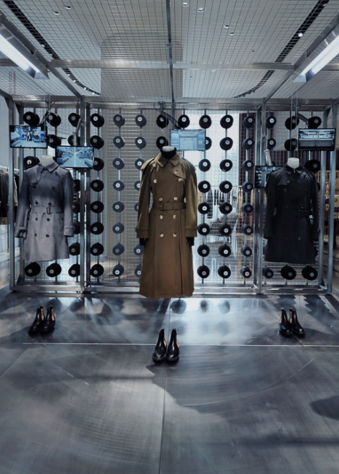  استوديو موقت لـ Burberryاحتفالاً بمجموعة Heritage Trench Coat