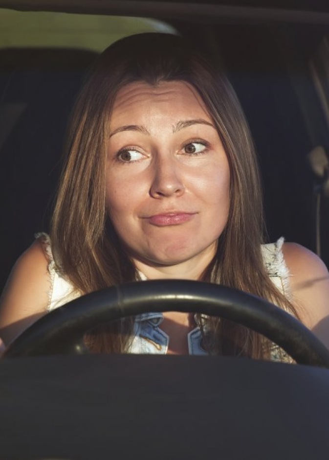 السائق المتباطئ صاحب السيارة الكبيرة