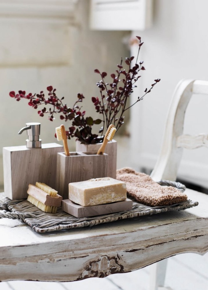 الاكسسوارات الخشبية لمظهر فينتاج في الحمامات