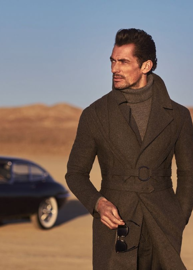 اطلالة جذابة وراقية بالمعطف باللون الزيتي الكلاسيكي بأسلوب فريد وأنيق