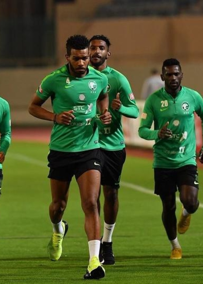 الأخضر يسافر من الدمام إلى عمان