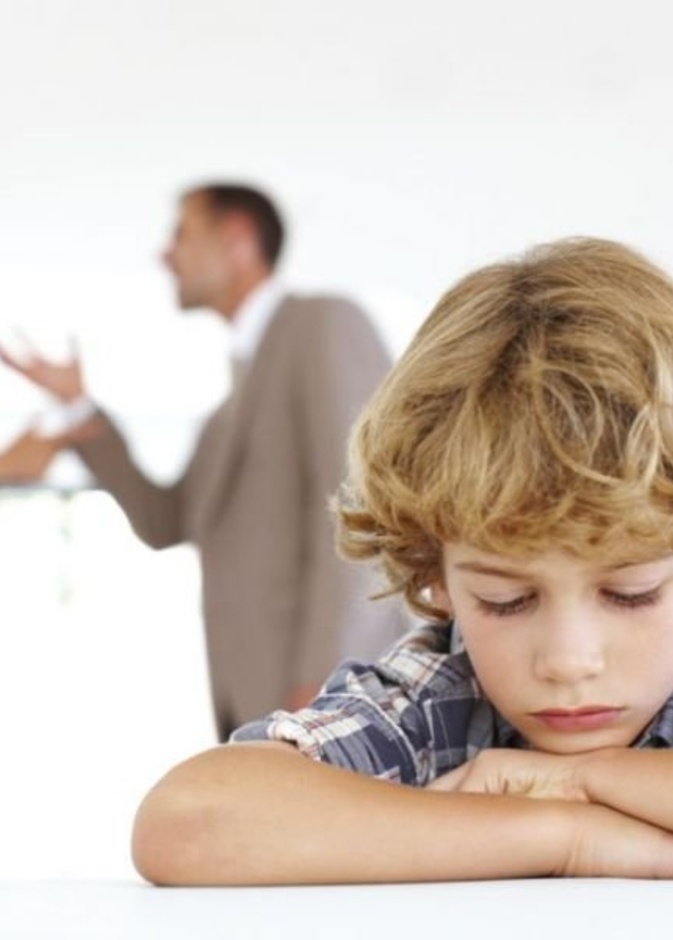 أثر التعارض بين أسلوب الأم والأب في تربية الأبناء 