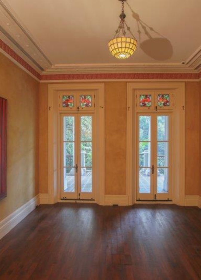 Prada تُقدّم Strotytelling.. معرض للرسام الصيني ليو يي