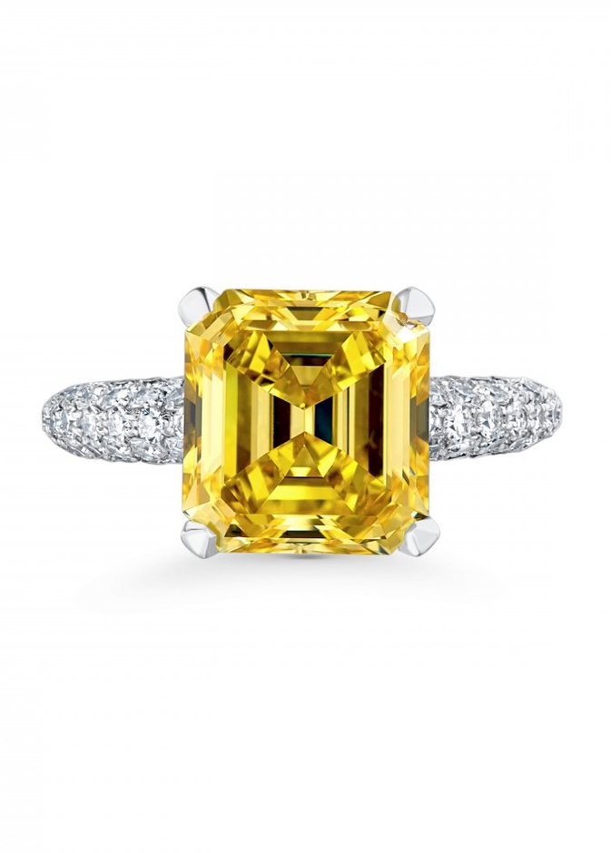 خاتم الماسة الصفراء لفيكتوريا بيكهام