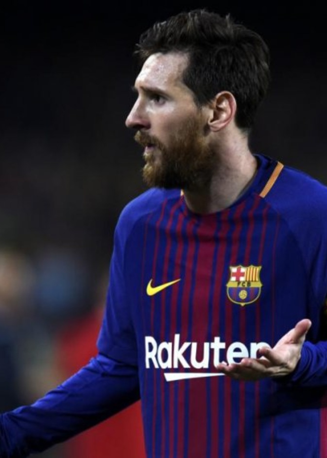  ميسي يطلب ضم صلاح إلى برشلونة في الانتقالات الصيفية