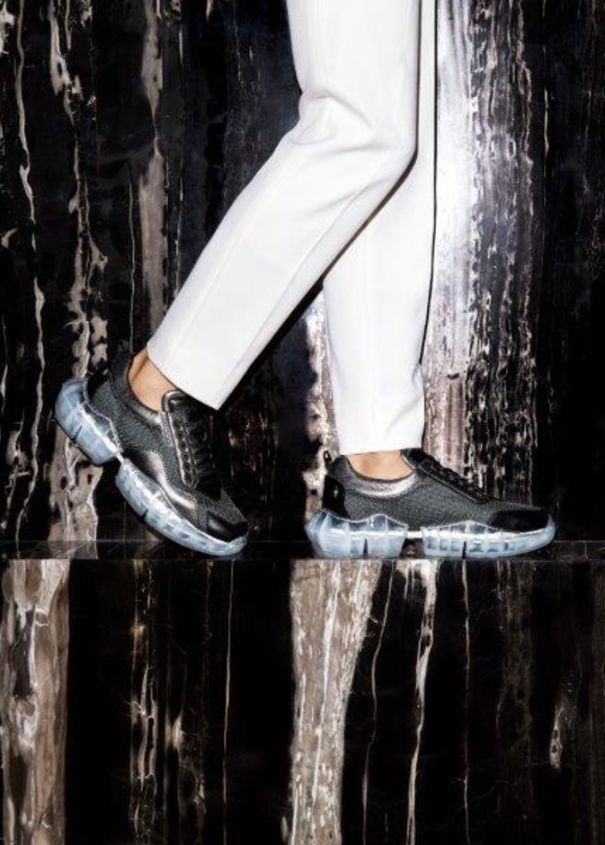 Jimmy Choo تطلق حذاء الألماس الرياضي