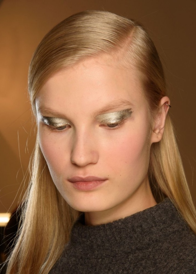 مكياج عيون ميتاليك لسهرات الشتاء من Pamella Roland