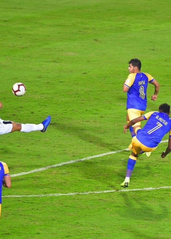 النصر يحسم قمة الشباب والهلال يلاقي الفيصلي في الدوري السعودي