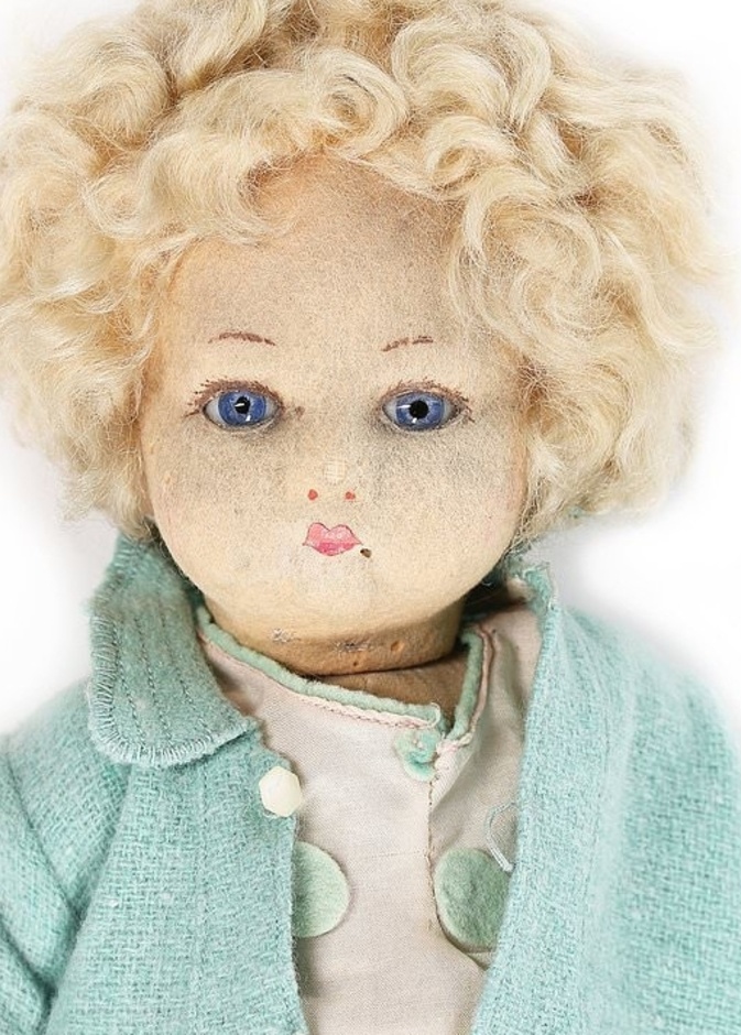 بيع دمية نادرة كانت تمتلكها الملكة في مزاد علني