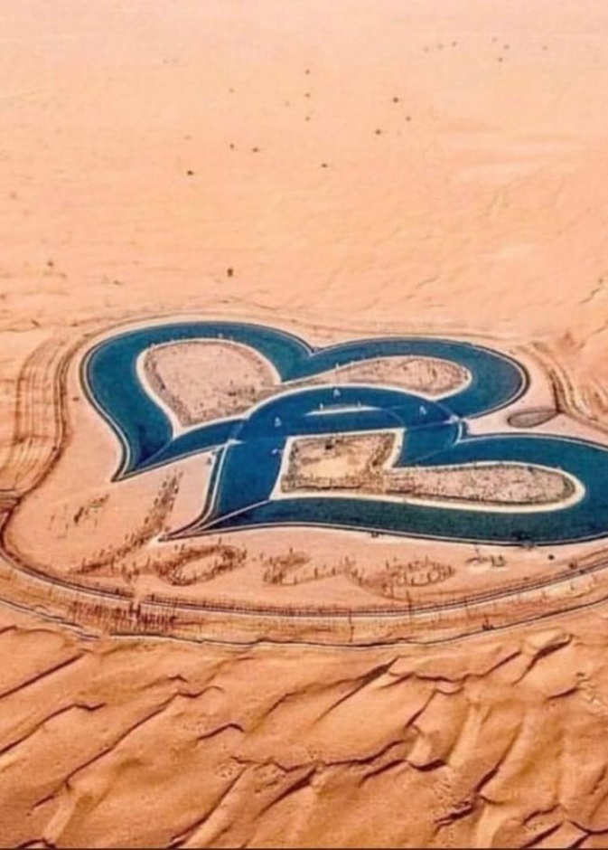 بحيرة الحب جوهرة وسط صحراء دبي