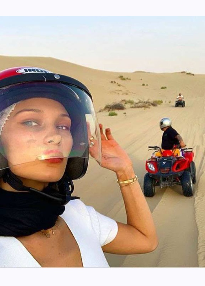 بيلا حديد تقضي أوقاتا ممتعة في صحراء أبوظبي مع The weekend