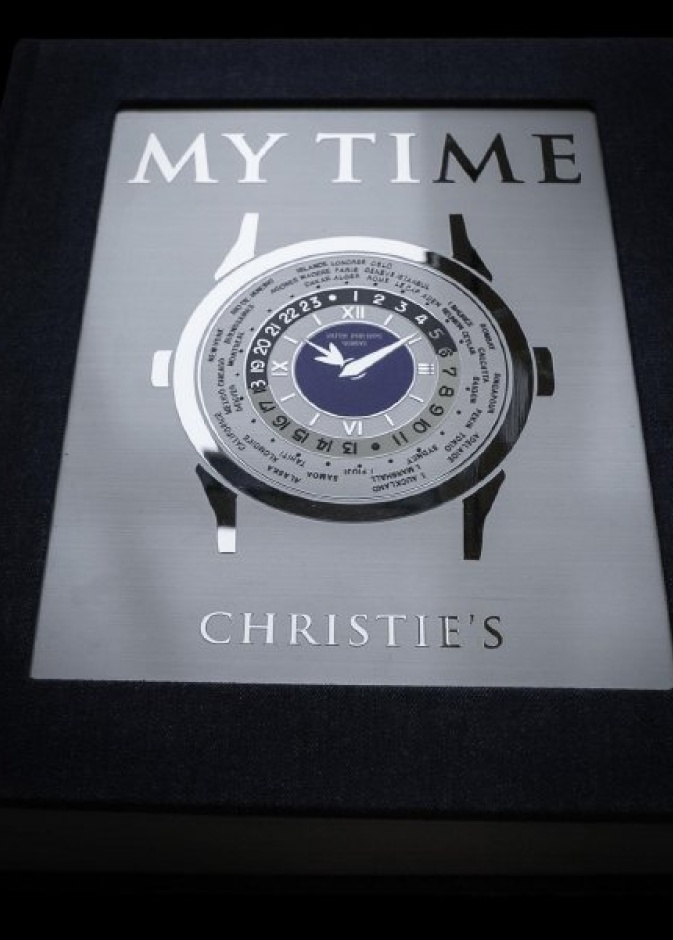 "ماي تايم" كتاب يعرض نفائس من مئات الساعات النادرة