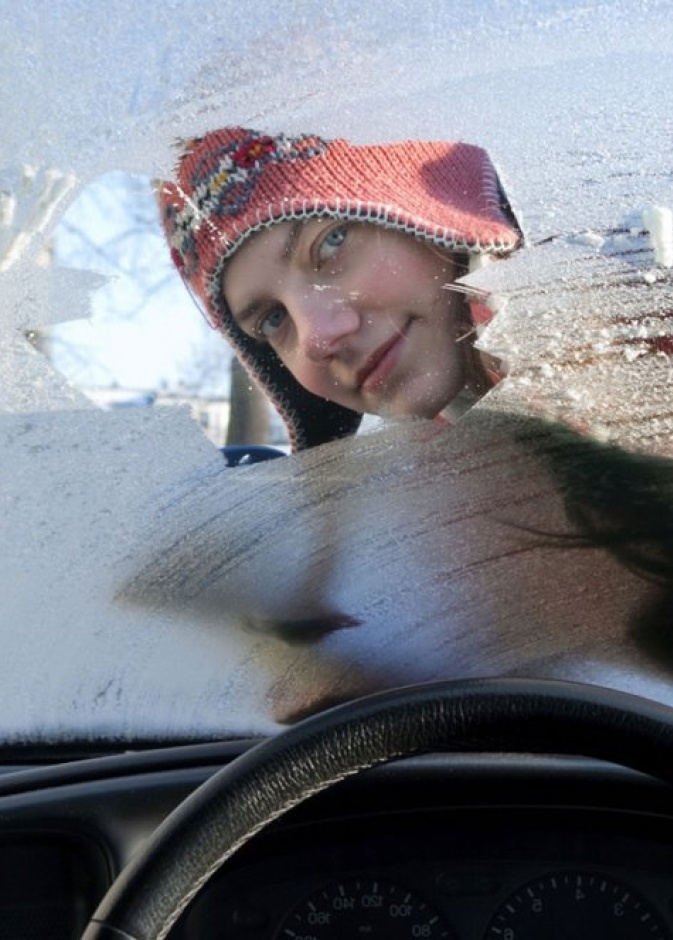 استخدمي المستحضرات المضادة للماء أو الواقية من الماء