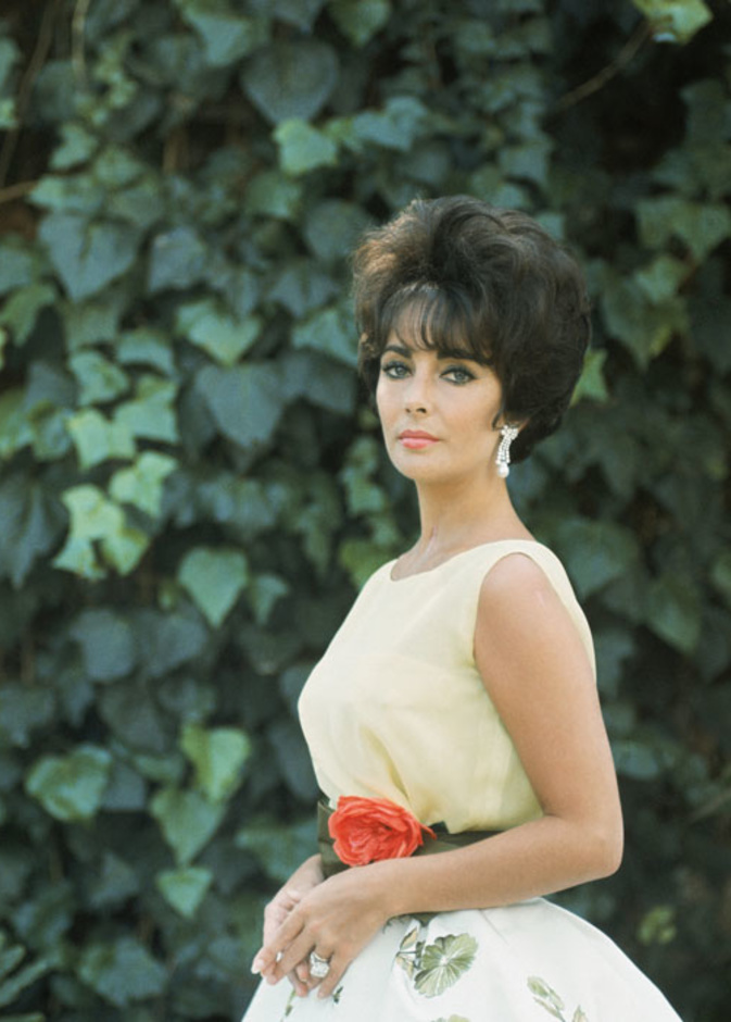 معرض Dior يحتفل بأكثر من 70 سنة من التصاميم المترفة
