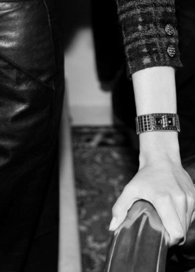 اصدار جديد من ساعة CODE COCO من السيراميك الأسود