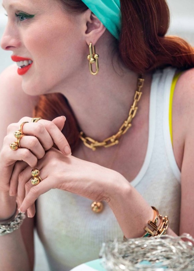"الإيمان بالأحلام": حملة Tiffany & Co لموسم نهاية العام.. ساحرة وصاخبة