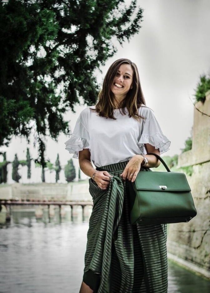 تصاميم حقائب كلاسيكية بإضافات فاخرة