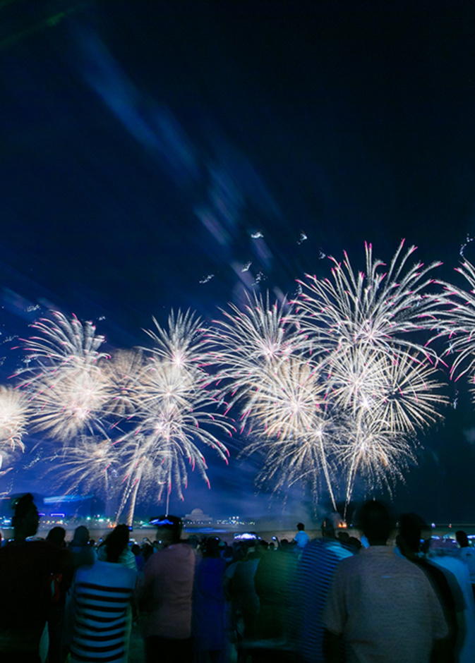 أنشطة ترفيهية واستعراضات جوية وعروض شعبية في احتفالات أبوظبي باليوم الوطني الـ47 