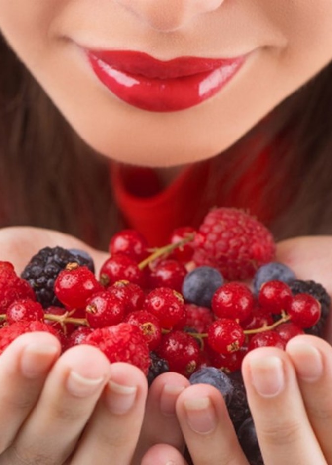 فوائد التوت البري الصحية للعروس.