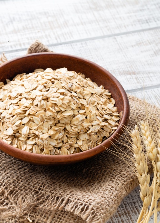 الشوفان غني بالالياف التي تحسن الهضم وتزيد الشعور بالشبع