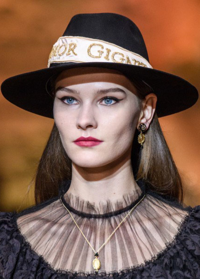 موضة قبعة البيريه التي تغطي الجبين للوجه الطويل من ‏Zadig & Voltaire