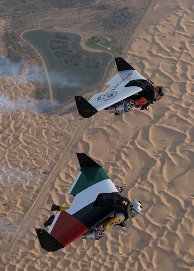 فزاع ينثر حبه على الإمارات جواً في اليوم الوطني الإماراتي ٤٧