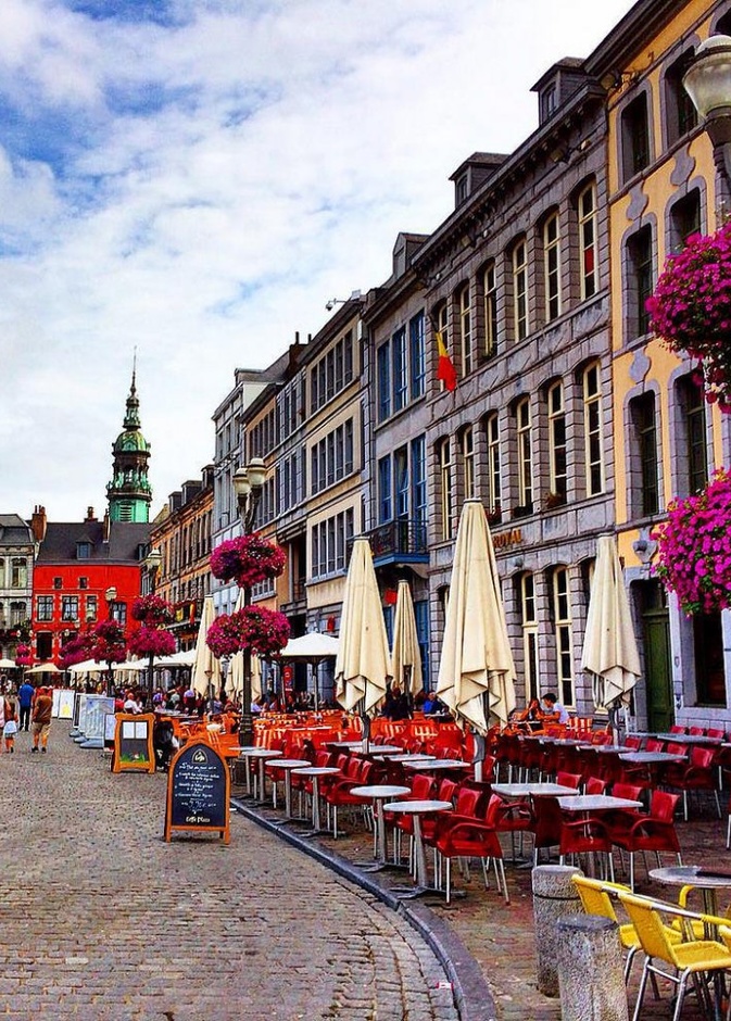 أجواء مدينة مونس