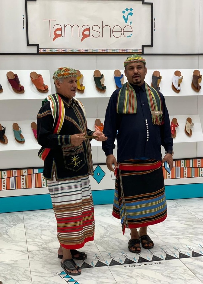 الفنانة السعودية ديما البقمي تستعرض أصول فن القط العسيري