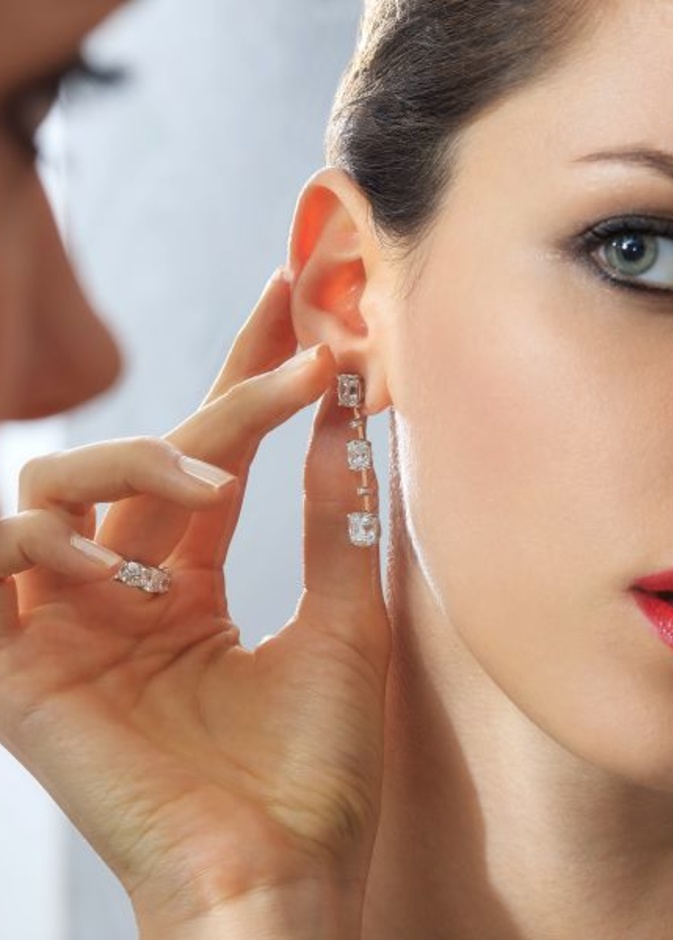 شكل وجهك من الأمور الأساسية التي يجب أن تأخذينها في عين الإعتبار عند اختيارك للأقراط