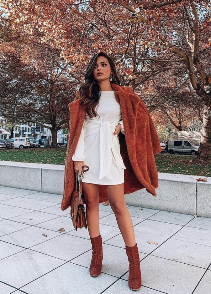معطف طويل بقماش shearling باللون الأخضر التفاحي وبياقة من الفرو