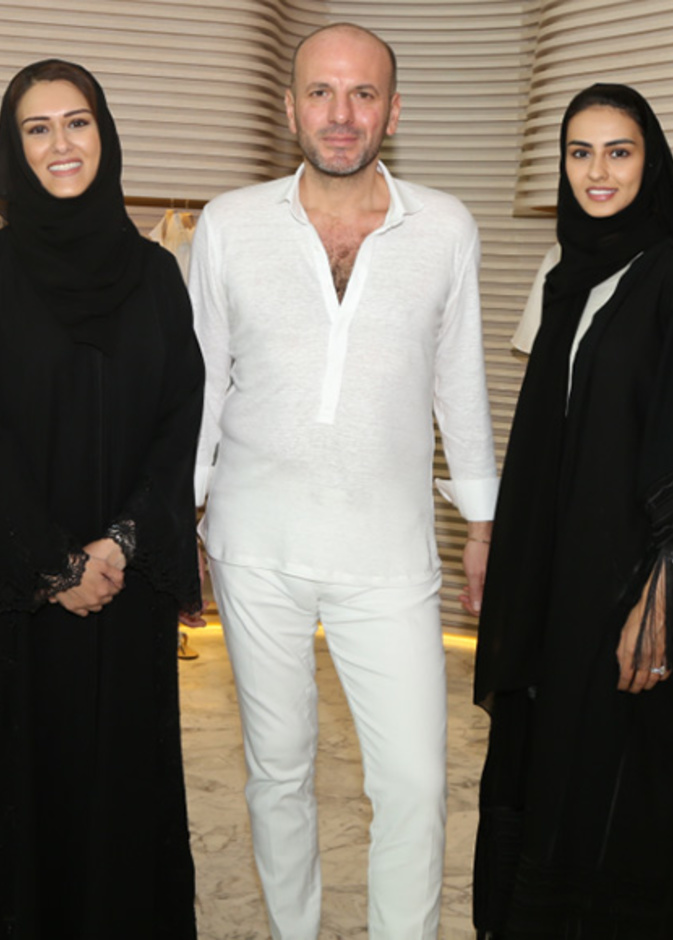"هي" تروي قصة الماركة الإيطالية الراقية "100% Capri" التي حولت أنقى وأخف الكتان إلى أزياء فاخرة