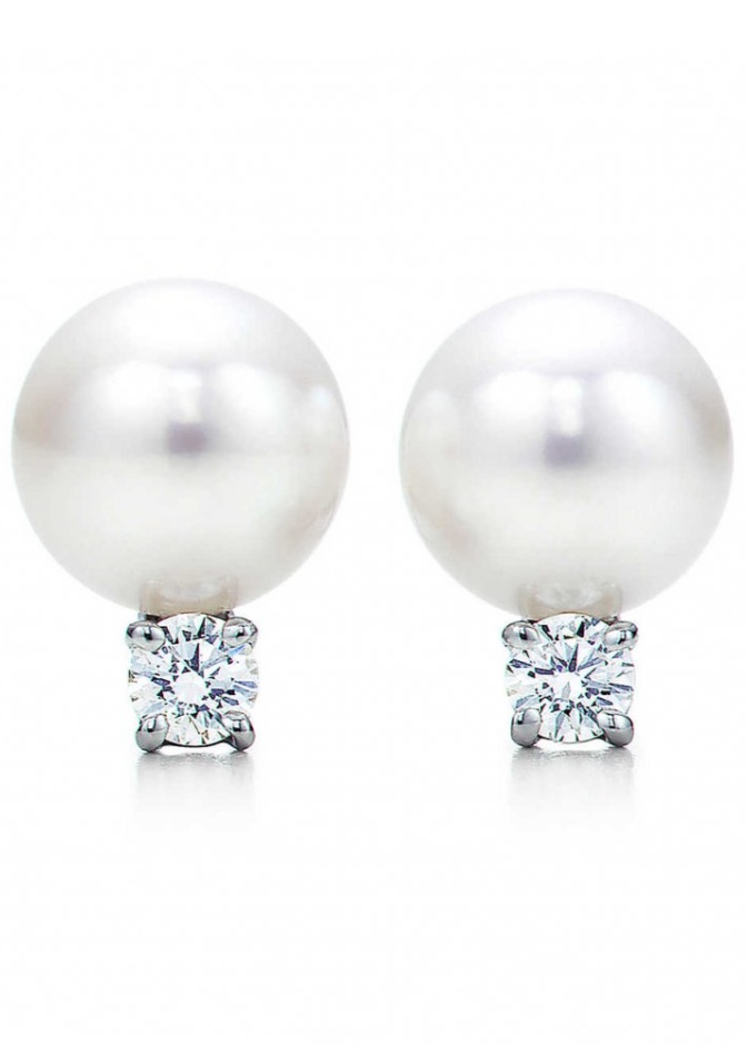 اقراط فخمة مزينة بحبيبات اللؤلؤ من كارتيه Cartier