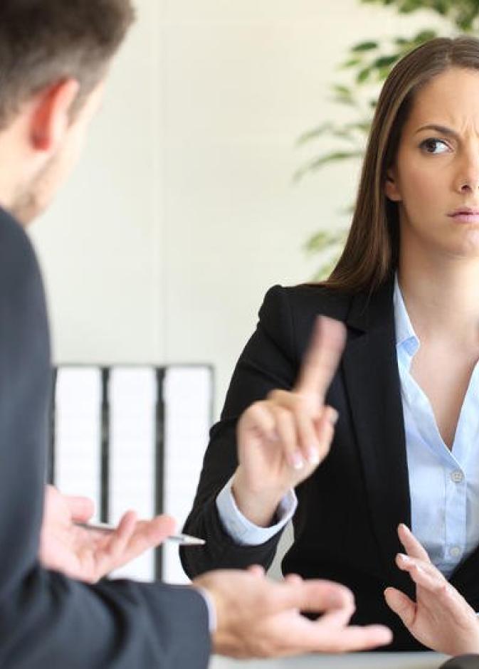 كيف تتعاملين مع مديرك الديكتاتوري