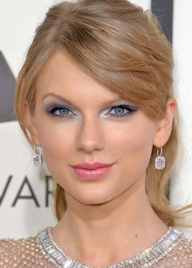 تايلور سويفت ترتدي أقراط الأحجار الكريمة من لورين شوارتز Lorraine Schwartz