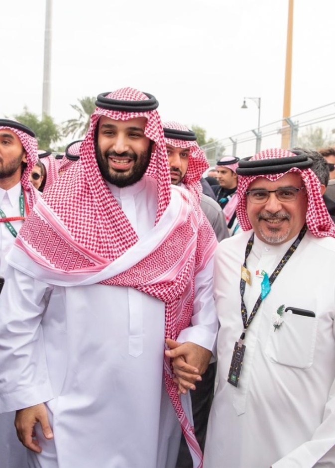 الأمير محمد بن سلمان في حديث باسم مع الأمير سلمان بن حمد آل خليفة في ختام سباق فورمولا إي بالدرعية 