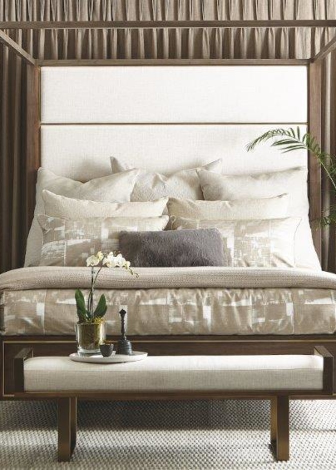 السرير ذو الأربعة أعمدة أساسي في غرف النوم للسنة الجديدةBernhardt