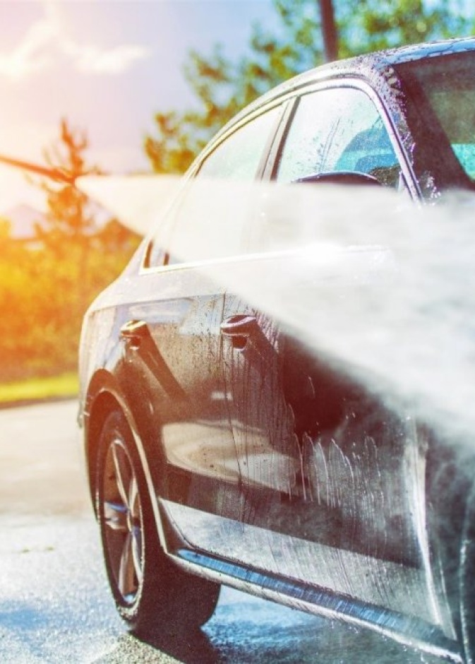 احرصي على تنظيف إطارات سيارتك بعناية باستخدام منظف من نوع مناسب