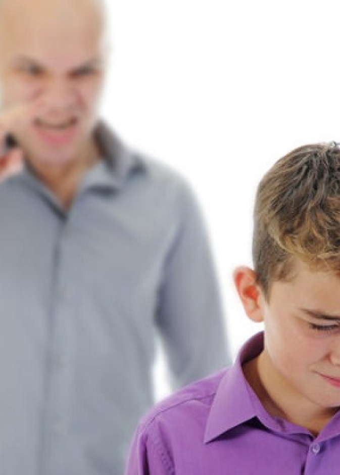 دور الأم في علاج الفجوة بين الابن الأكبر والأب