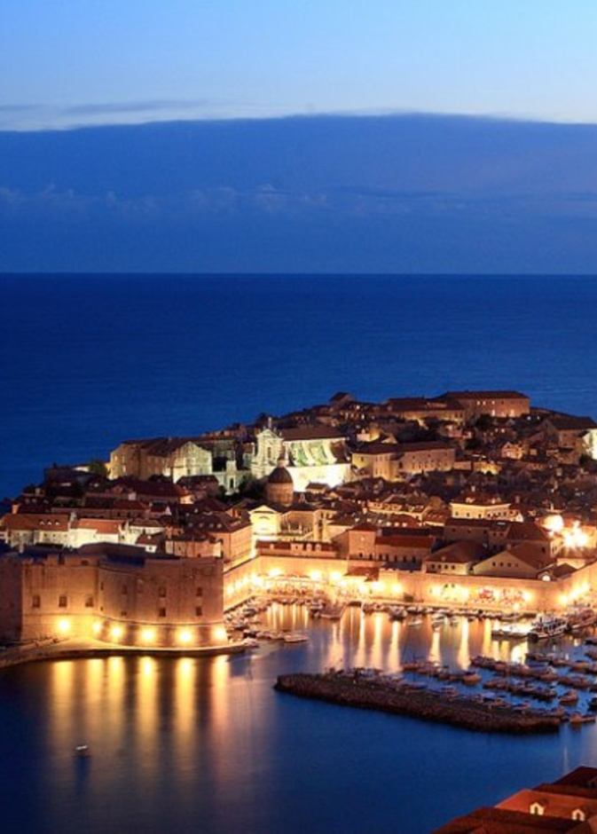 الجدار القديم.