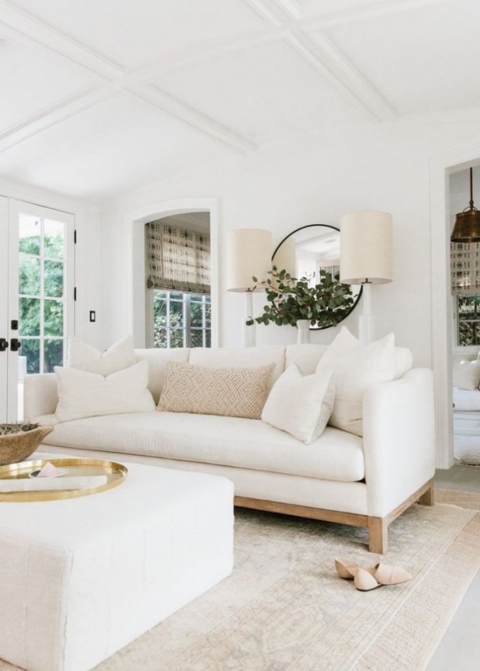  ألوان البيج والأبيض في ديكور غرفة المعيشة الكلاسيك
