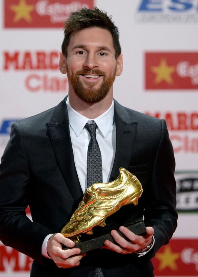 ميسي يشيد بفريق برشلونة