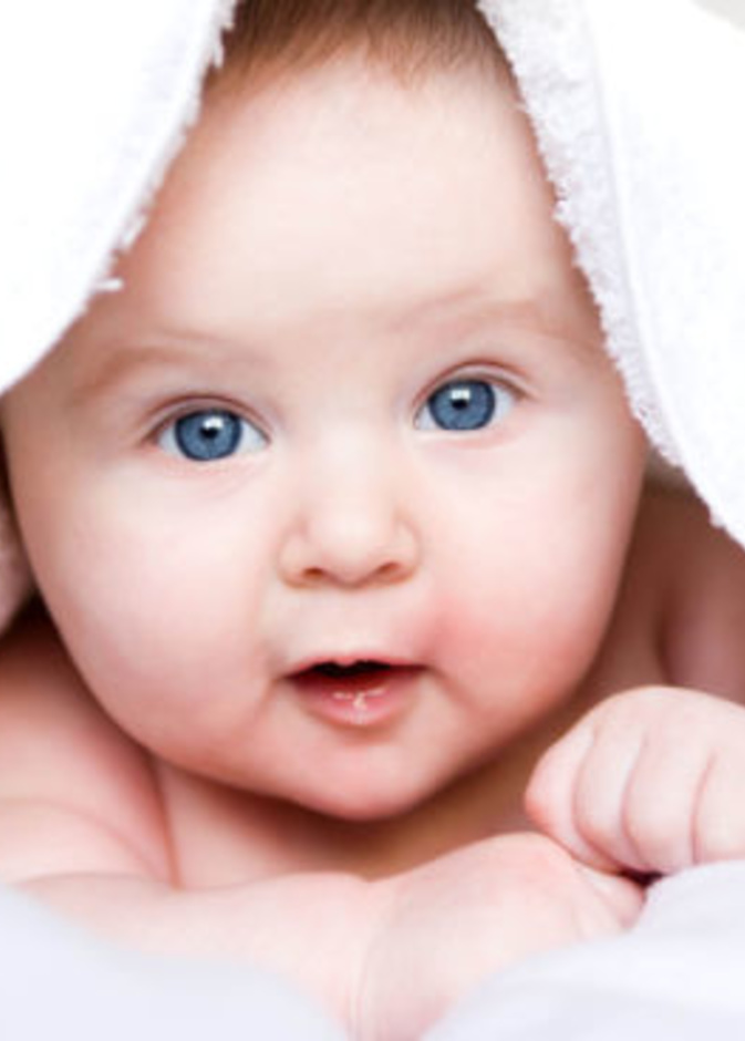 حالات لا ينصح فيها بإرتداء الرضيع للجوارب في فصل الشتاء 