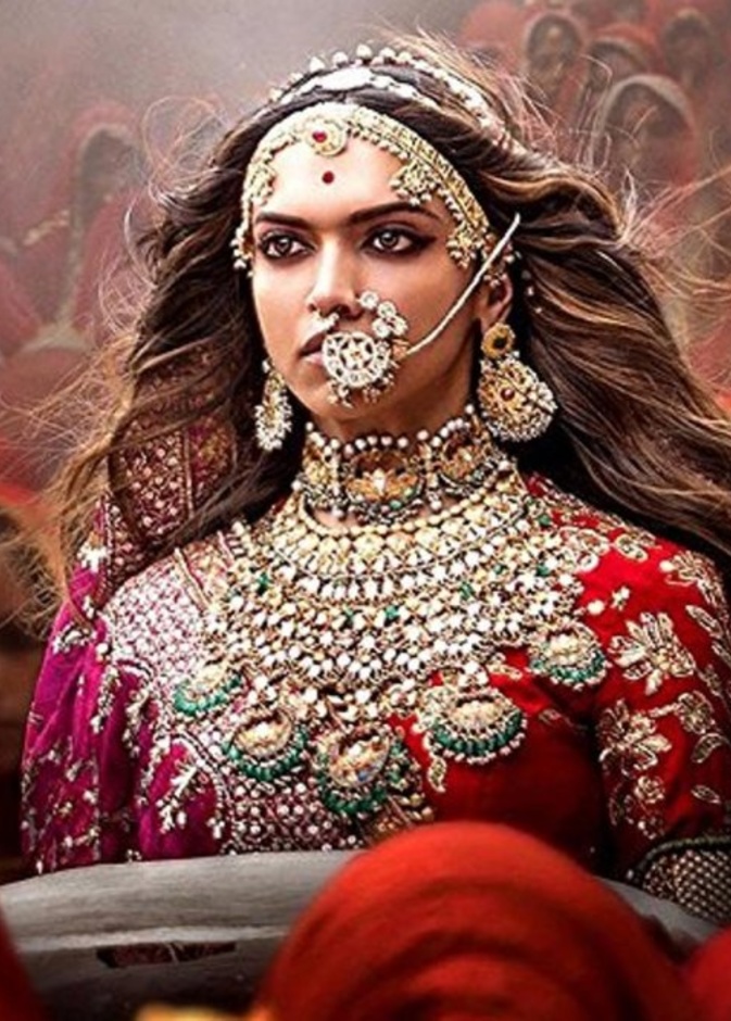  ديبيكا بادوكون تتفوق على شاروخان وعامر خان