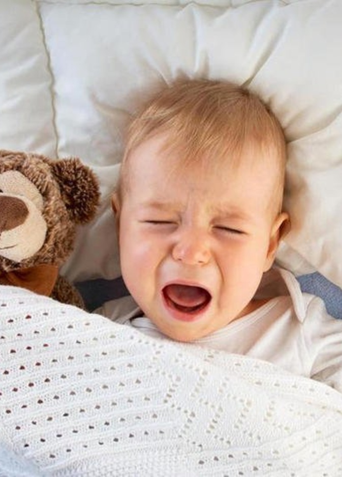 علامات بكاء الرضيع بسبب الجوع 