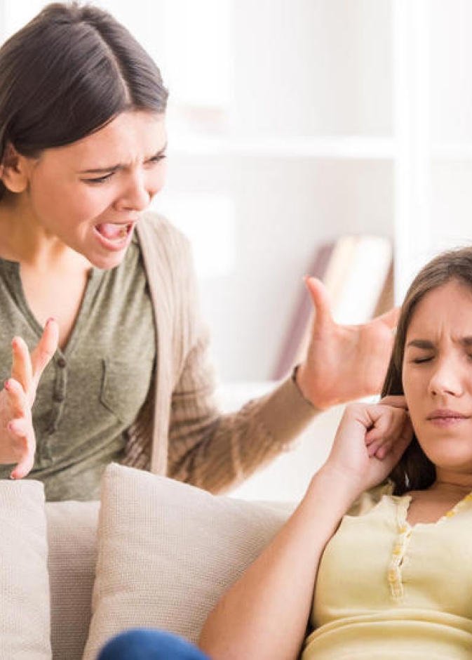 أخطار كتمان مشاعر المراهقين ومنعهم من الحديث