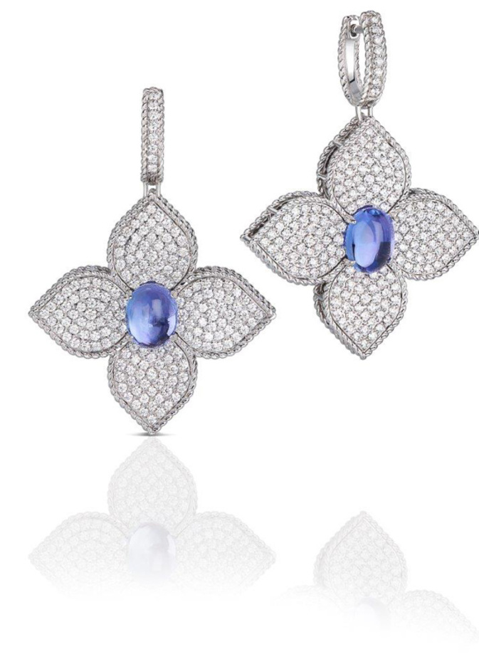 أقراط من الذهب الوردي والأبيض مع عرق اللؤلؤ وقطع من الماس الأبيض والأسود