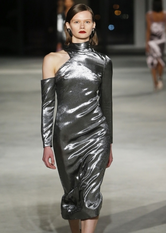  Alberta Ferretti فستان سهرة فضي من