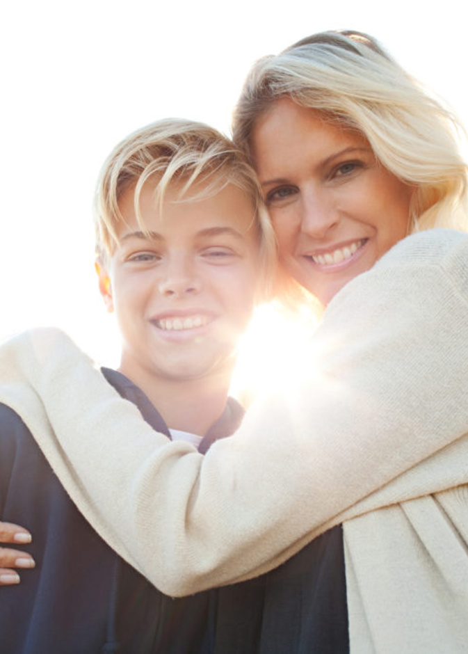 ابتعدي عن اللوم والتأنيب والتعنيف مع ابنك المراهق المدخن