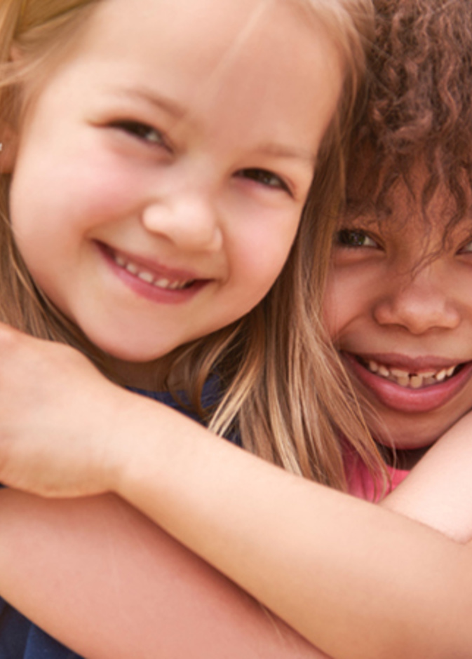 نصائح لتعليم الأطفال كيفية بناء صداقات قوية 