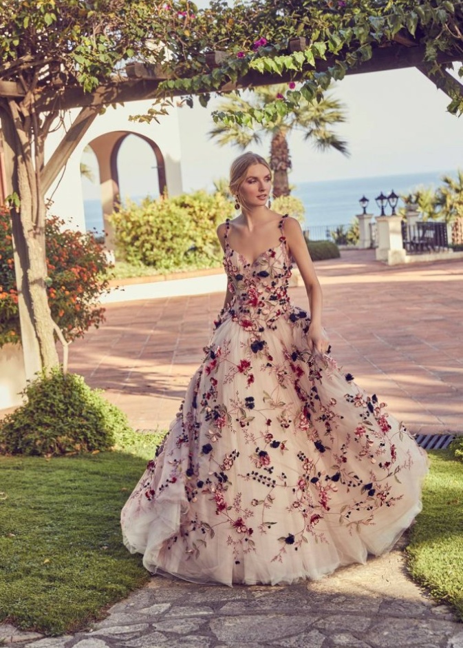 فساتين زفاف ملونة